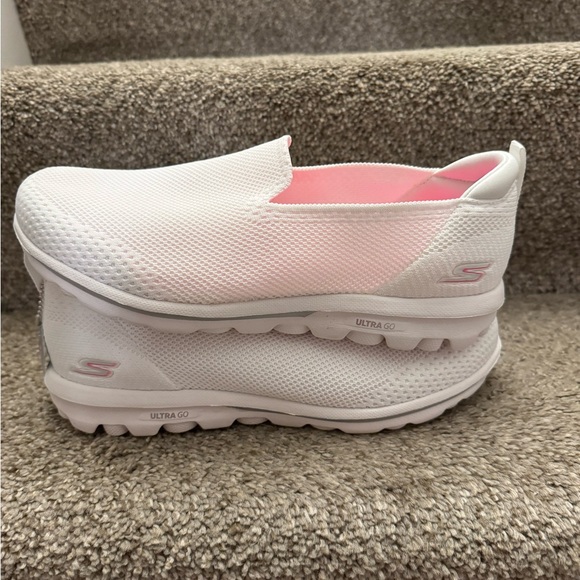 Skechers Go Walk Slip On White Sneakers Size 9 New - Picture 2 of 5